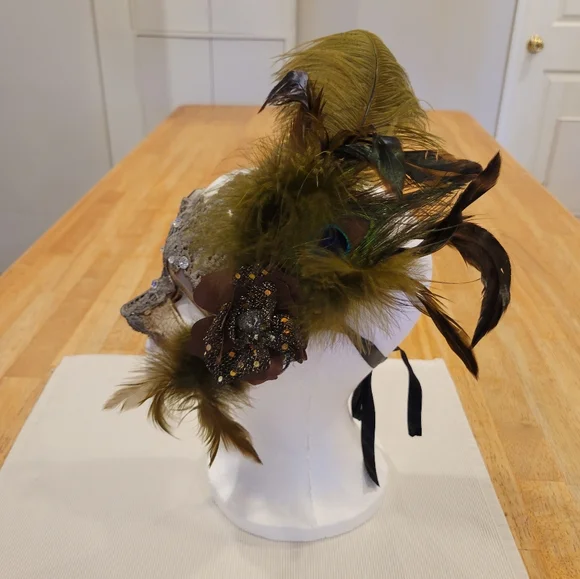 🟤EUC~ MARDI GRAS MASK - Picture 3 of 10